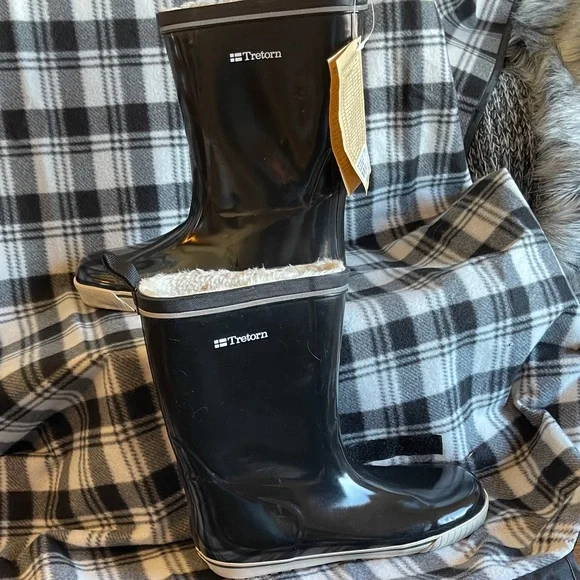 Tretorn Glossy Black Boots - Picture 1 of 4